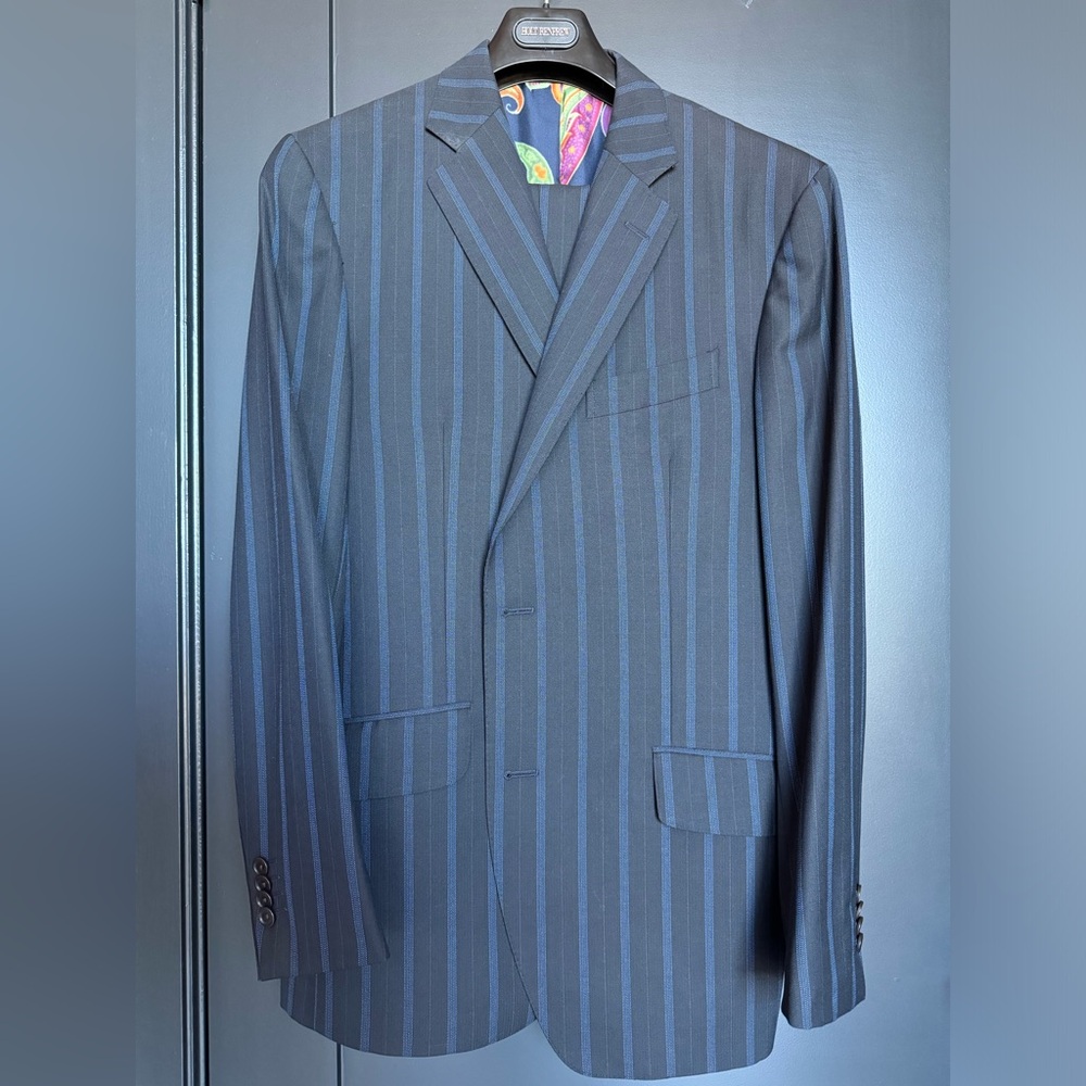 Etro Milano 52 Men’s Two Piece Suit, 100% Wool, Gray and Blue Pinstriped Pattern
